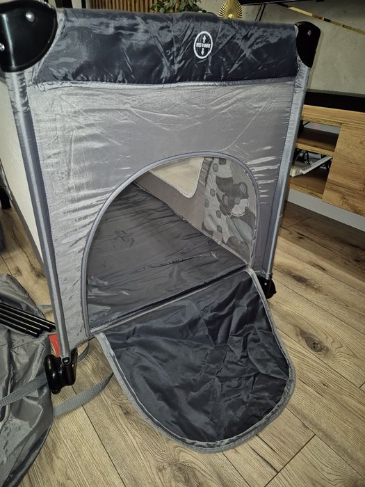 Łóżeczko turystyczne składane dwupoziomowe z materacem