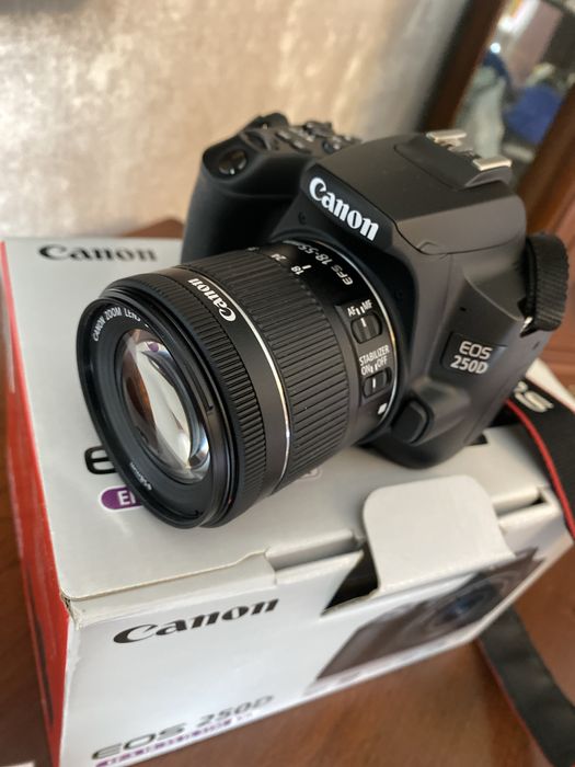 Canon EOS 250D 18-55mm + сумка + флешка