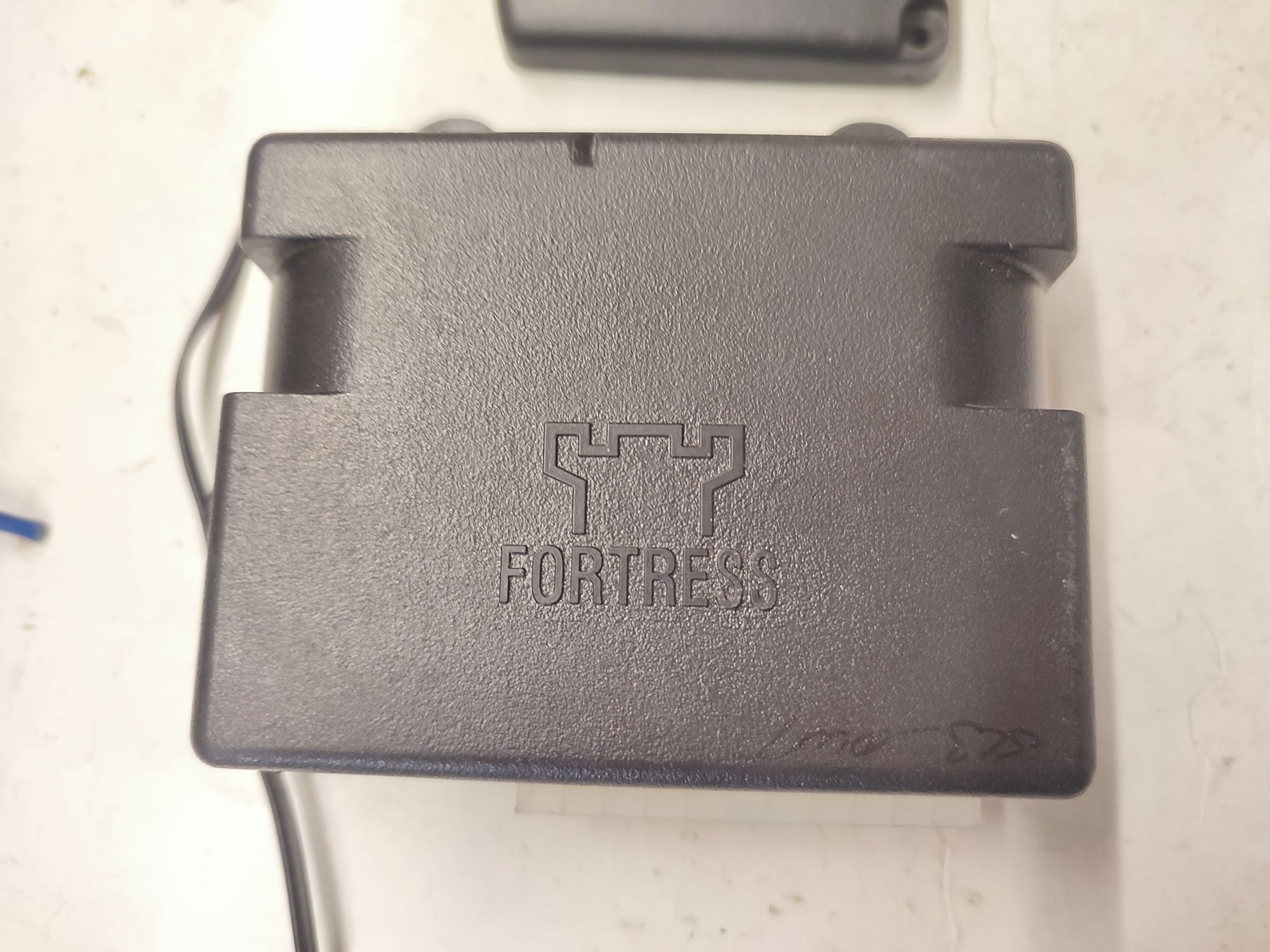 Охоронна сигналізація Fortress,2 мітки,чип,новий брелок