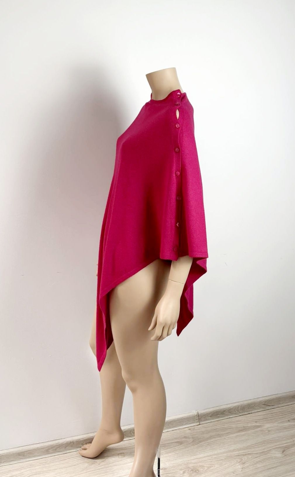 No name ponczo damskie kaszmir merino jedwab
30%Kaszmir 
60%wełna Meri