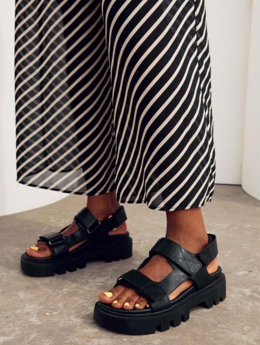 Стильні сандалі на високій підошві еко шкіра від h&m