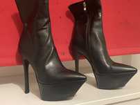Botas plataforma com salto agulha