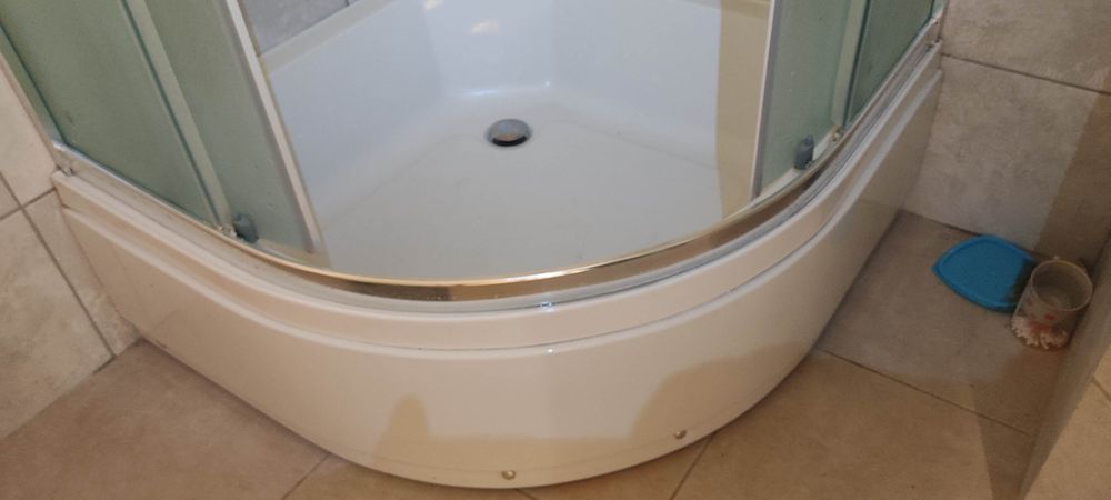 Продам душевую кабину 90 на 90 см.