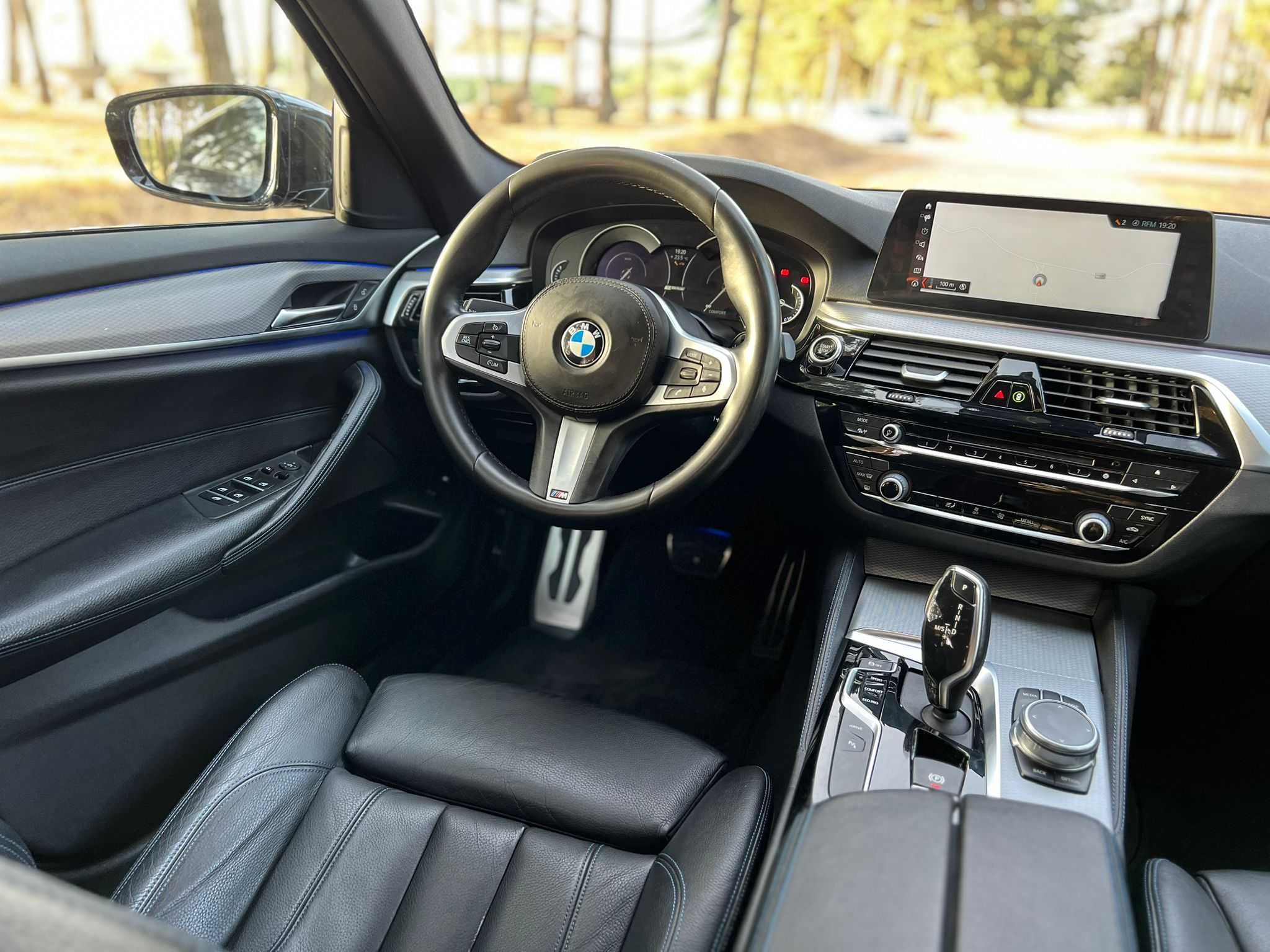 BMW 530e Pack M versão híbrida plug-in