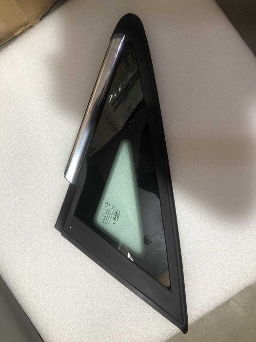 Скло бокове Ford 1866667. Стекло боковое. B-Max 2013