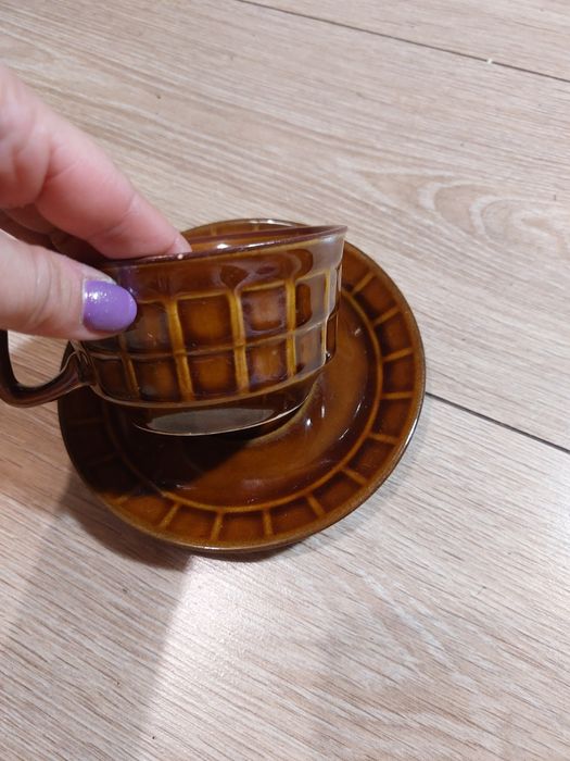 Filiżanka ze spodkiem porcelit pruszków brązowa kratka
