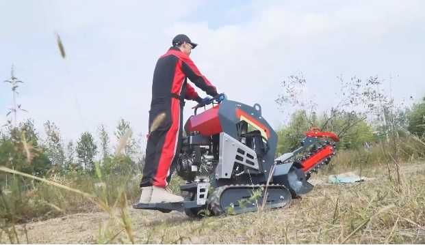 Koparka łańcuchowa o mocy 20KM. Wygodne sterowanie z podestu! Napęd!