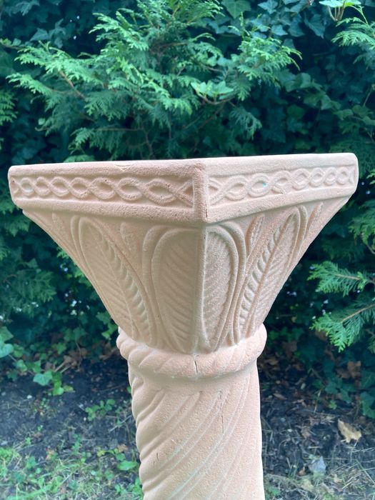 kolumna ogrodowa z ceramiki