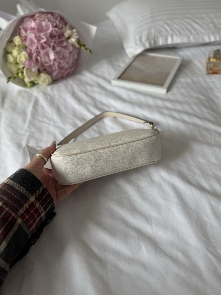 Сумка Coach Nolita Shoulder Bag In Signature Canvas біла