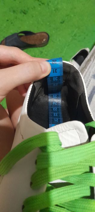 Шкіряні жіночі кросівки