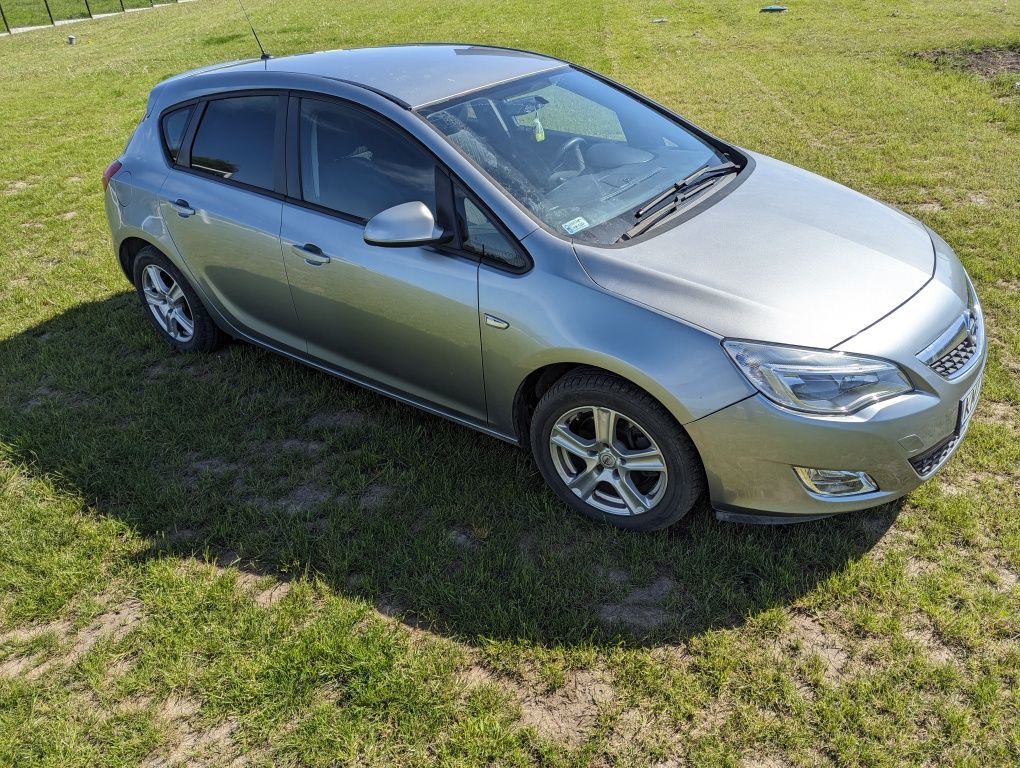 Opel Astra J 4 2010 CDTI 1.7