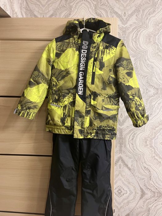 Продам дитячий горнолижний теплий костюм.