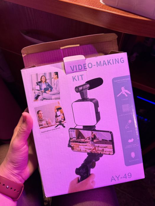 Штатив-тринога для телефону з мікрофоном та лампою