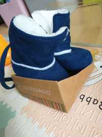 Granatowe ocieplane buty dla niemowlaka Coccodrillo