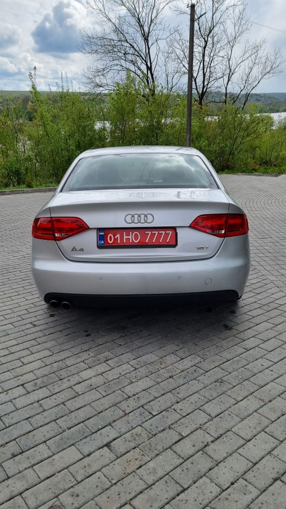 Audi A4 1.8 бензин