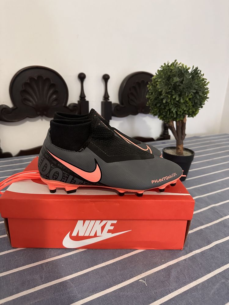 Bota de NiKe número 39, qualquer cenas, é só mandar mensagem