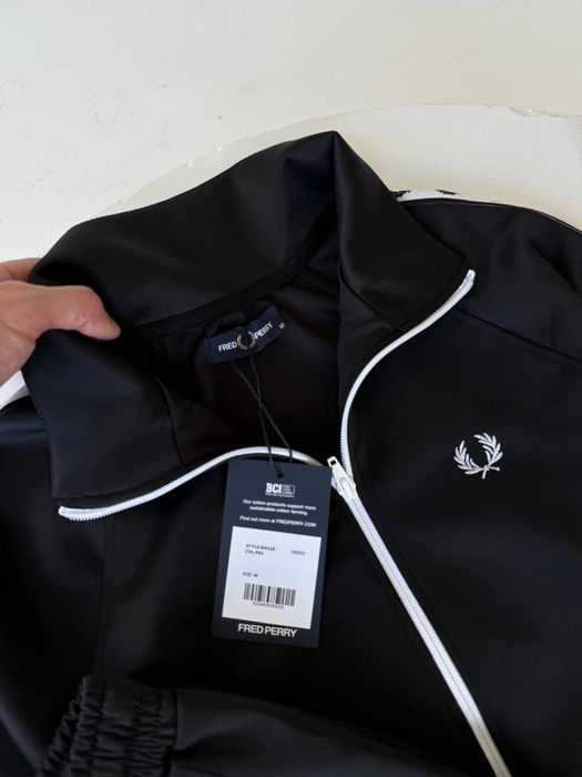 Костюм Fred Perry на лампасах