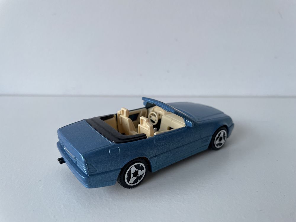 46. Model Mercedes 300SL 500SL 1:43 BBurago Burago