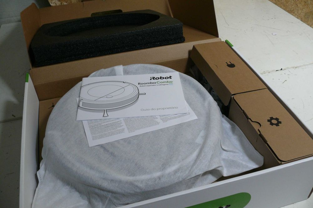 Robot Aspirador e Esfregona Roomba Combo® com ligação Wi-Fi