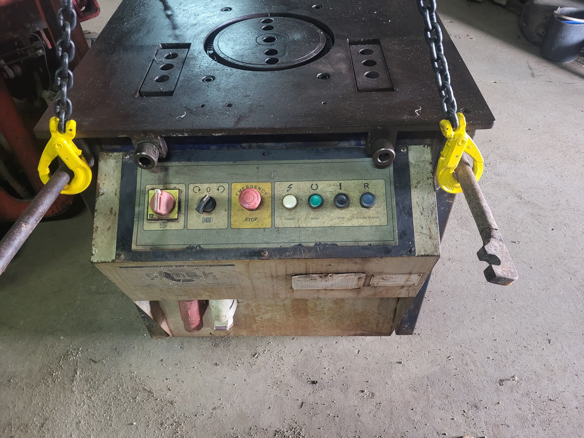 Maquina de moldar ferro ofmer
