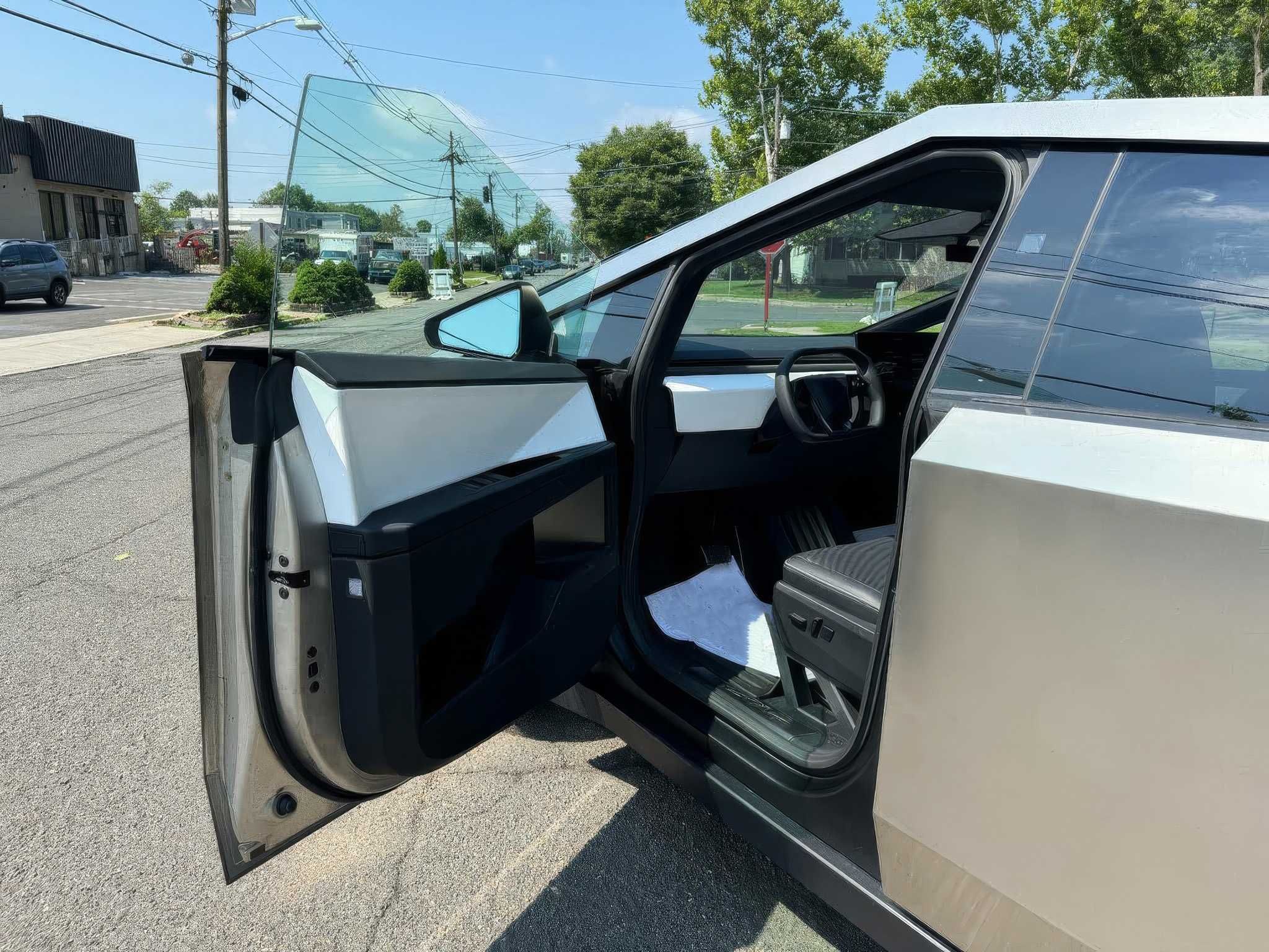 2024 Tesla Cybertruck Crew Cab