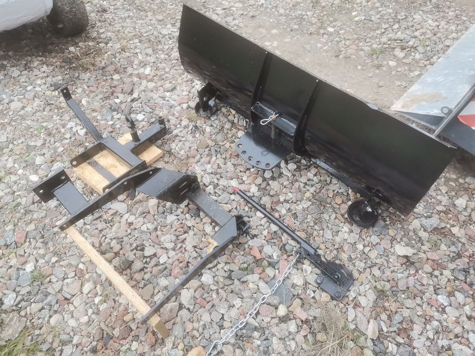 Pług do śniegu do traktorka ogrodowego , kosiarki