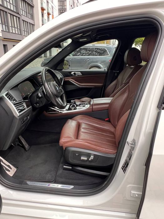 Продам BMW X7 2019 року, 30d в M-пакеті.

Пробіг: 99 000 км. Один влас