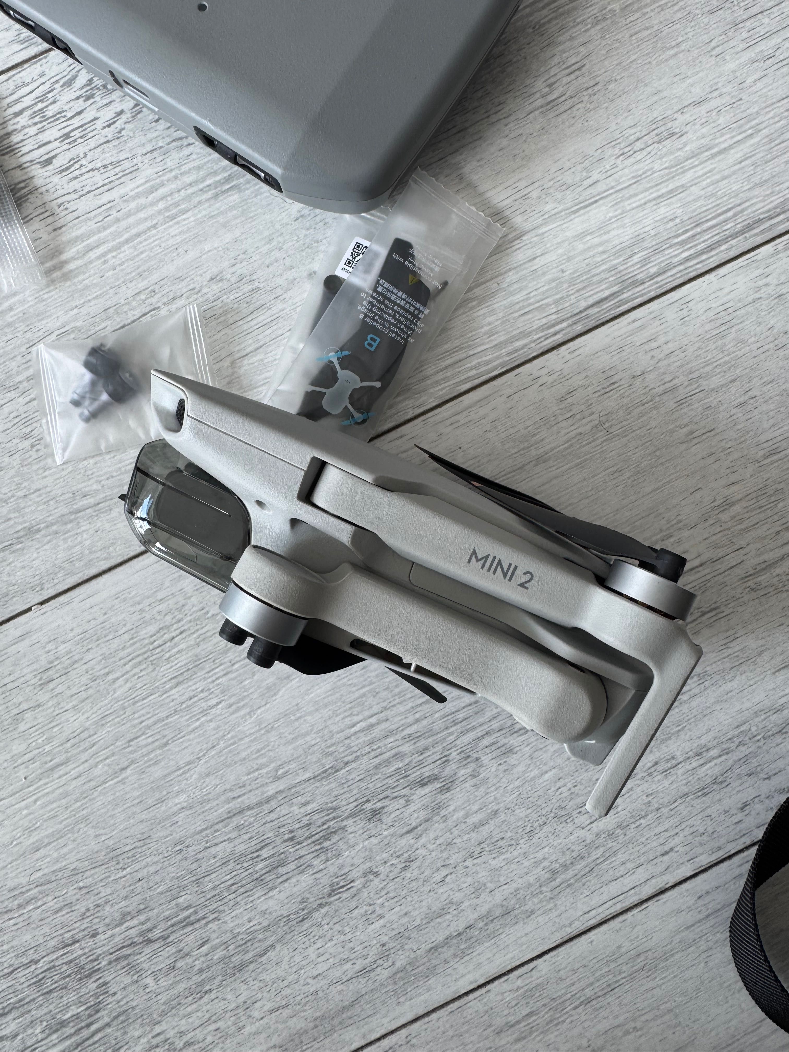 Дрон Квадрокоптер DJI Mini 2 Fly More Combo