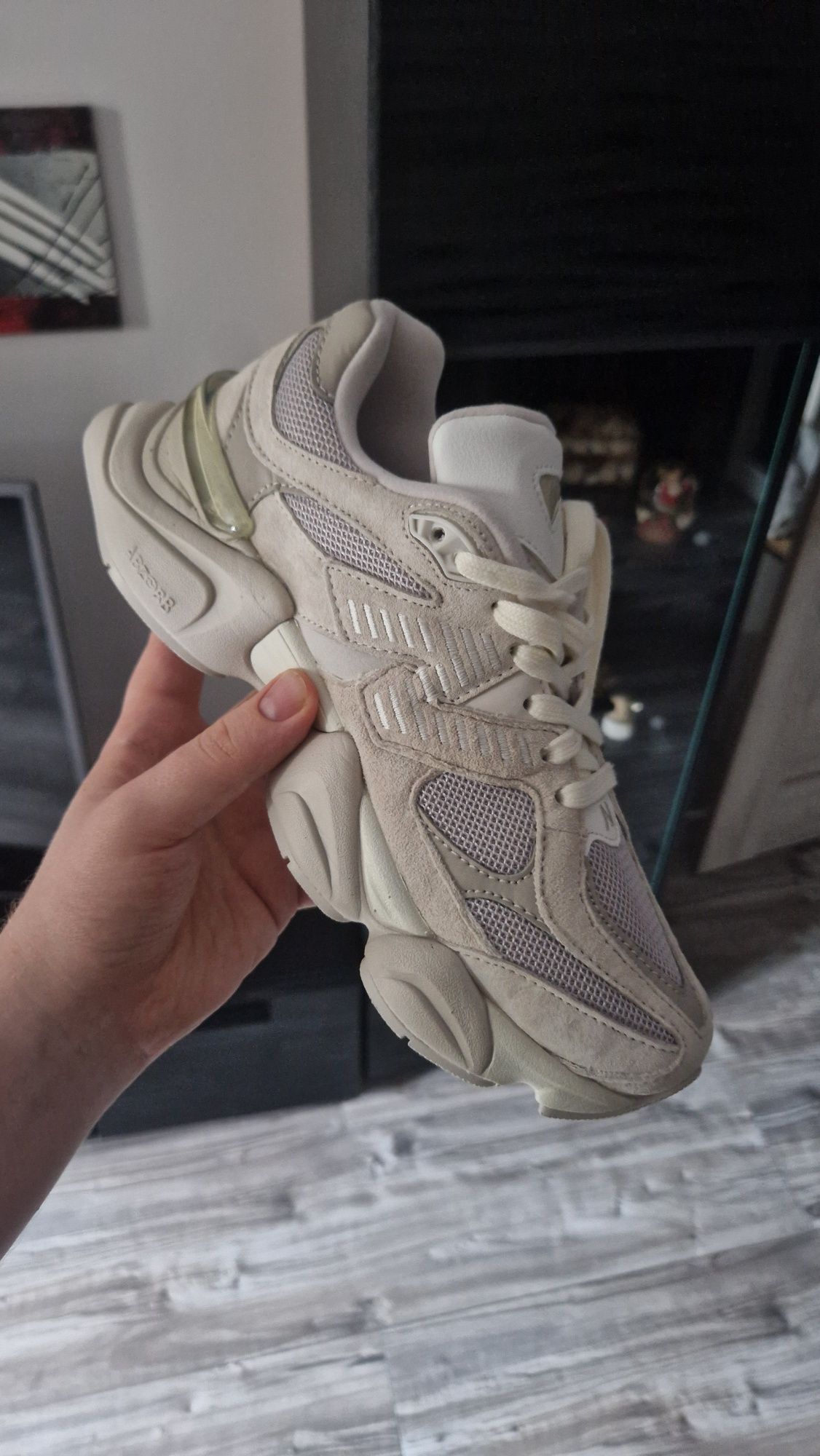 New Balance 9060 Light Beige