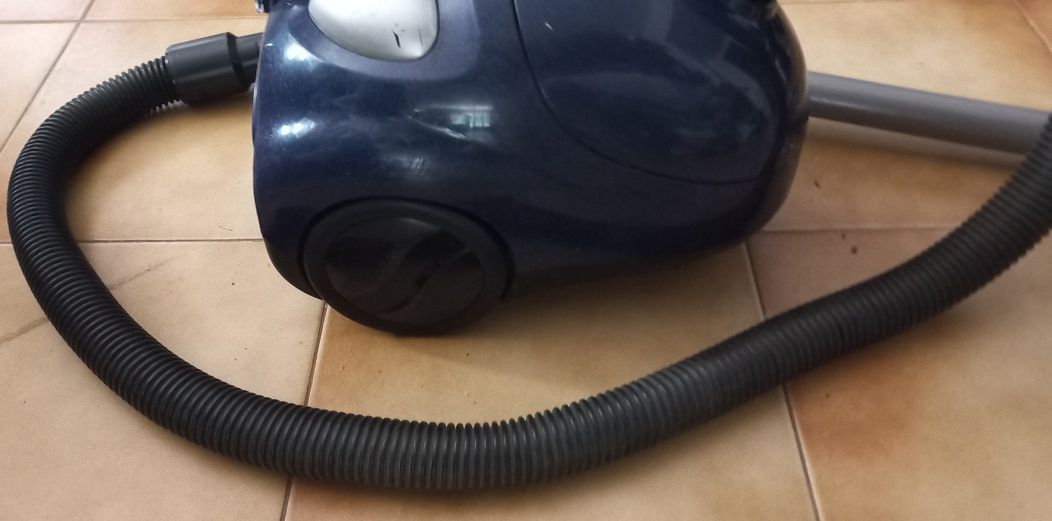 Vendo aspirador Hoover com boa aspiração