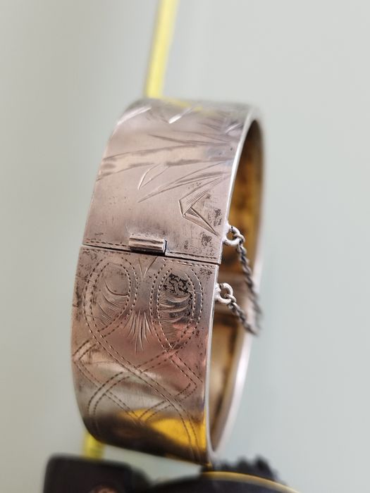 Pulseira antiga de prata com gravura.Estado muito bom .Marca registrad