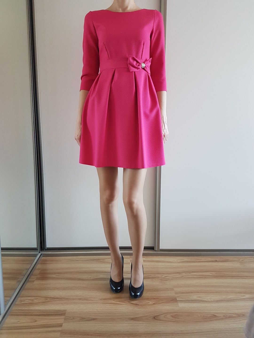 Różowa krótka sukienka