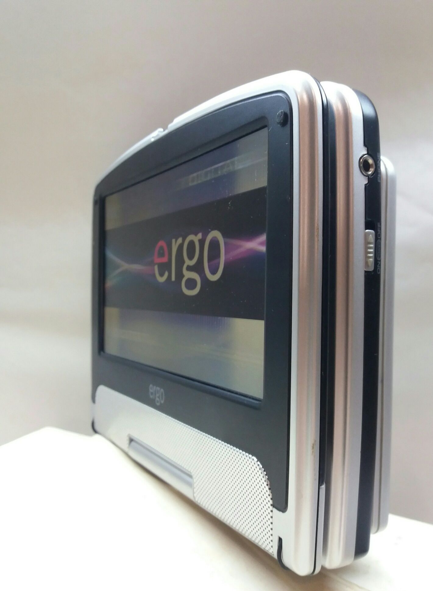 DVD проигрыватель с монитором Ergo