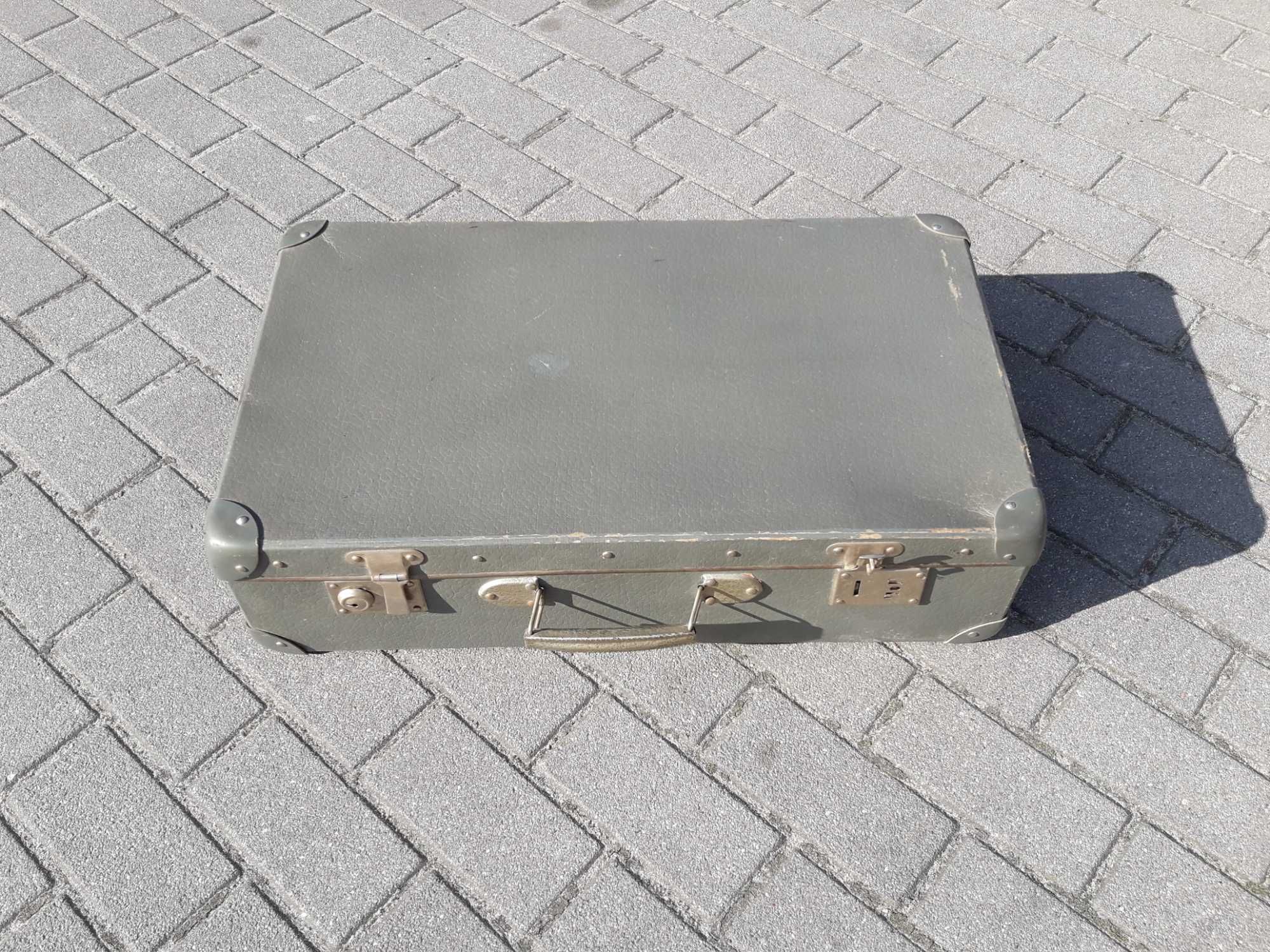 Stara walizka tekturowa z okresu PRL - u lata 60/70