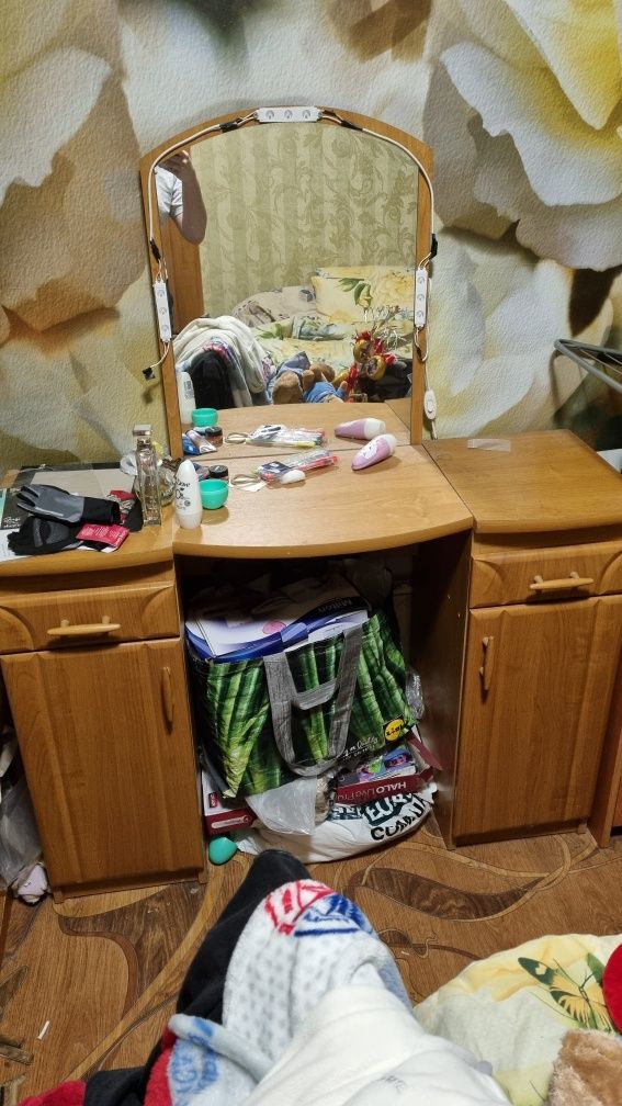 Трюмо рабочий стол с зеркалом комод компьютерный туалетный столик