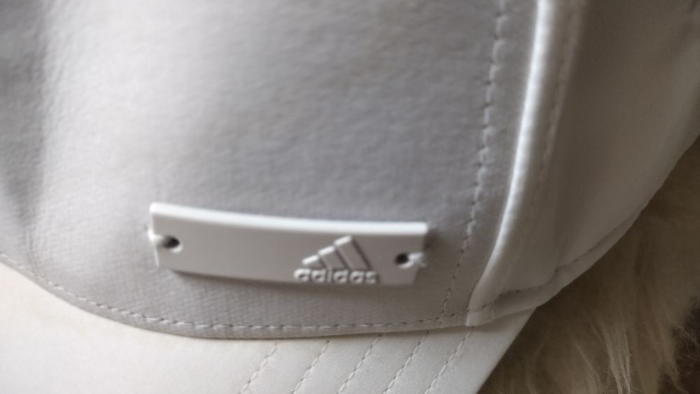 Biała Czapka z daszkiem Adidas