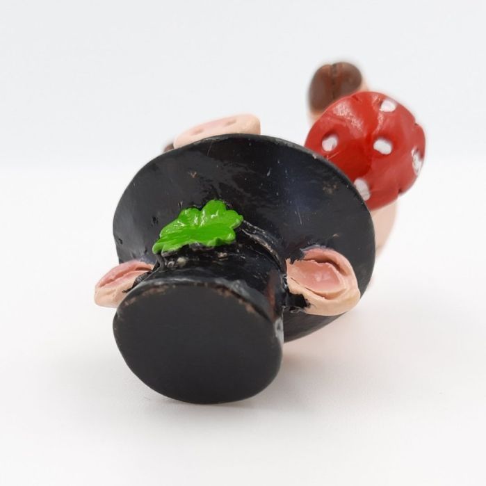 Nowa Figurka Szczęśliwa świnka koniczyna w kapeluszu z muszką