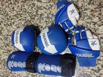 Conjunto de joelheiras, caneleiras e luvas hóquei marca reno