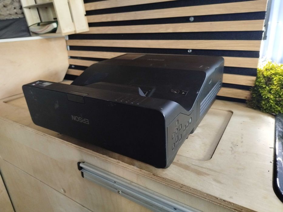 Projektor Epson EB-775F ultrashort