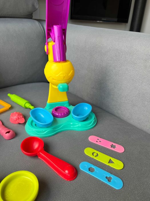 Play-Doh 2 Zestawy Piknik + Fabryka Lodów Akcesoria + 5 Tub Ciastoliny