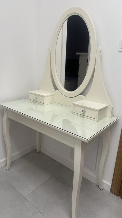 Toaletka IKEA konsola z lustrem