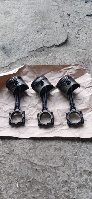 Шатун с поршнем 0.25 4D68