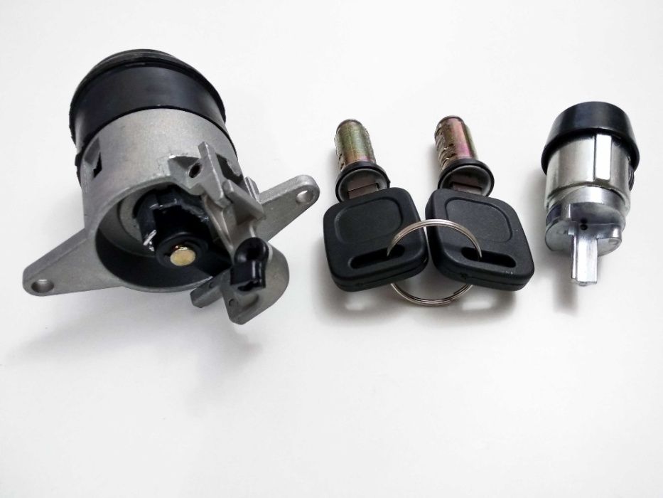 Полный комплект личинок замков Audi 100 C4 / A6C4 / Ауди 80 B4 / седан