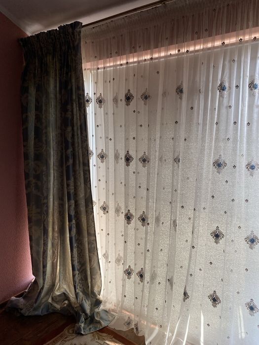 Тюль, штори та покривало з подушками