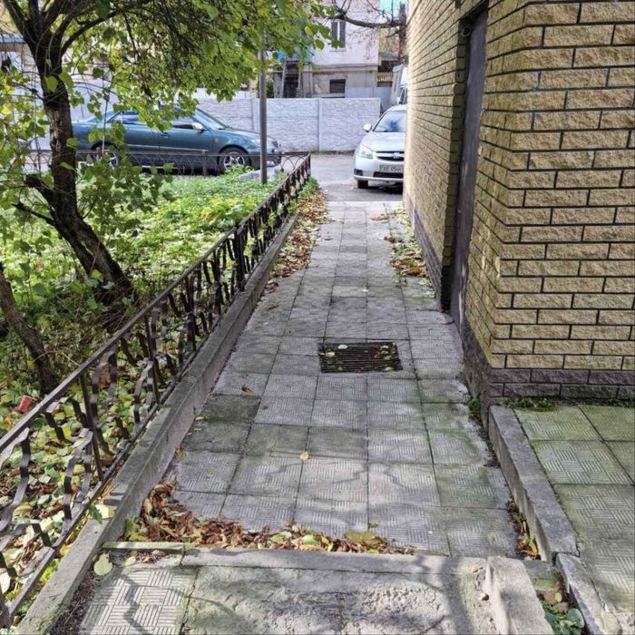 Продам гараж капитальный, на две машины.