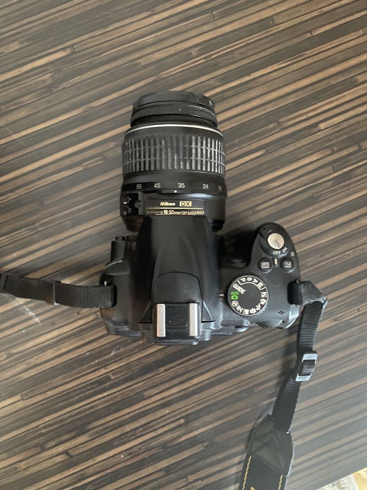 Продам фотоапарат Nikon D3000