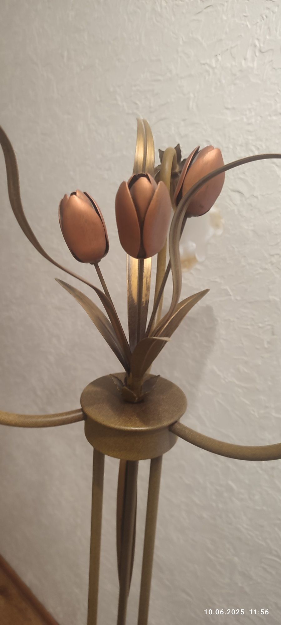 Lampy do salonu - podłogowa i sufitowa