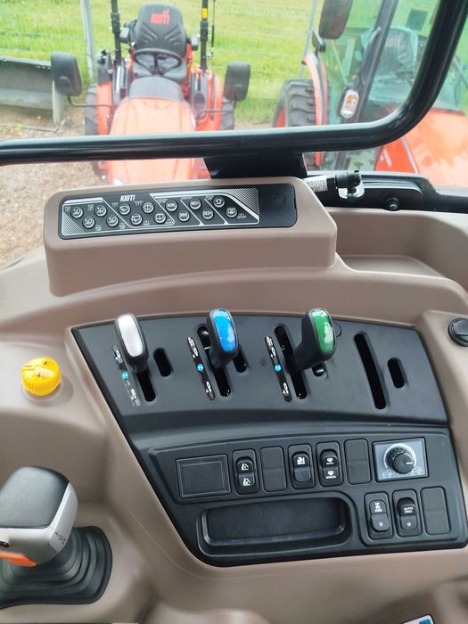Ciągnik Kioti HX1402 Powershift 142KM 4x4 Korea 7-lat gwarancji