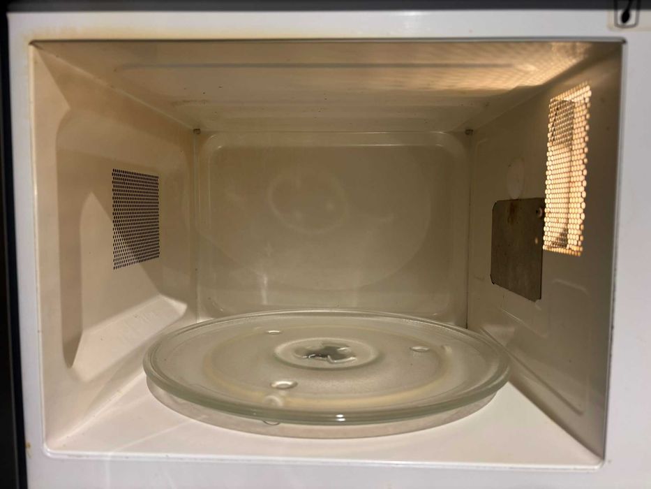 Kuchenka mikrofalowa Bosch, 800 W- Rezerwacja