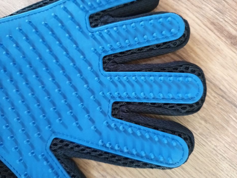 Rękawice do czesania sierści dla zwierząt